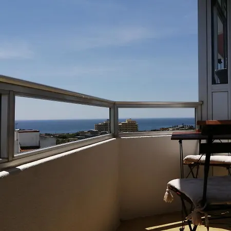 Vue Sur Et Pieds Dans L'eau!