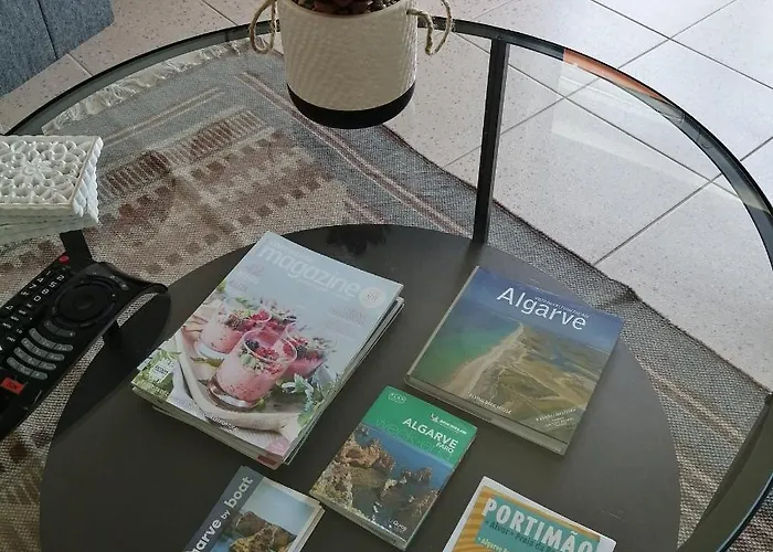 Vue Sur Et Pieds Dans L'eau! Portimão