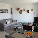 Vue Sur Et Pieds Dans L'eau!