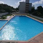 Vue Sur Et Pieds Dans L'eau! Portimão