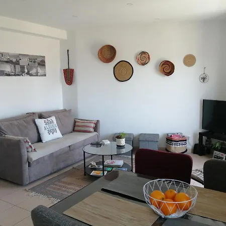 Vue Sur Et Pieds Dans L'eau!