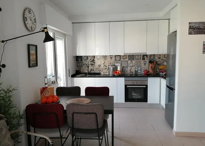 Vue Sur Et Pieds Dans L'eau! Portimão