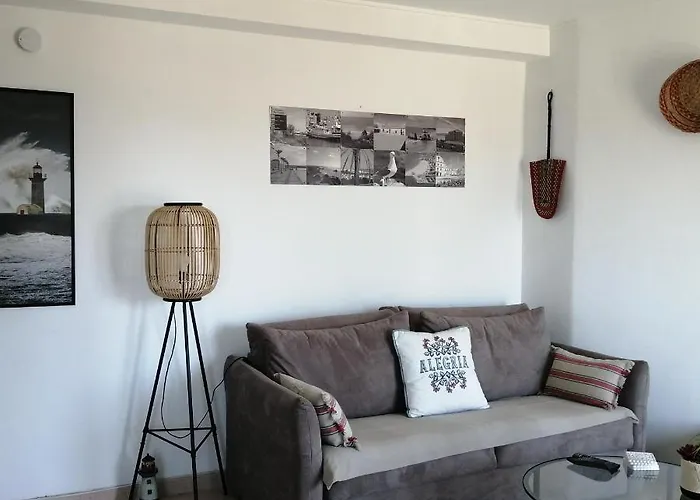 Vue Sur Et Pieds Dans L'eau! Portimão