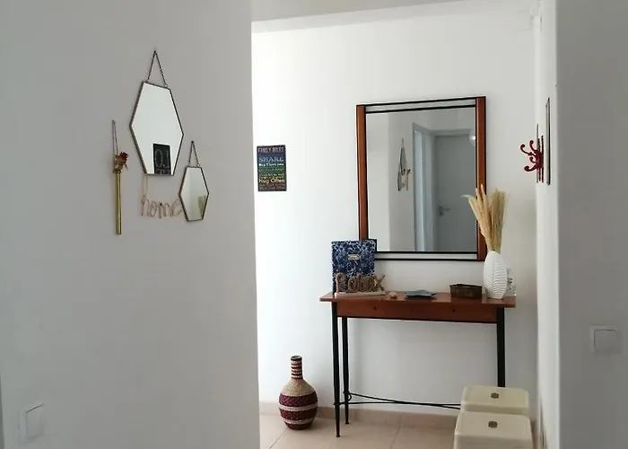 Vue Sur Et Pieds Dans L'eau! * Portimão